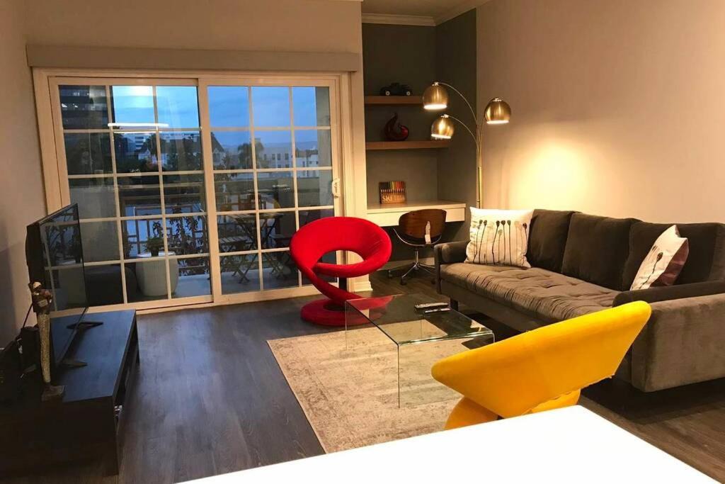 Photo of Livingroom in Miracle Mile