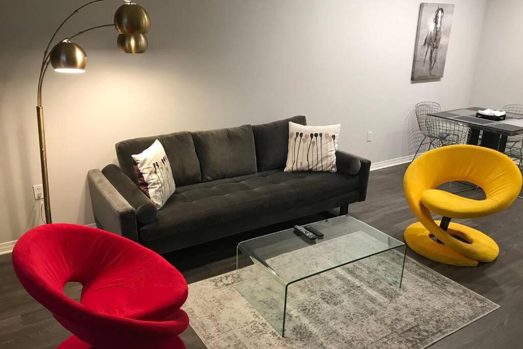 Photo of Livingroom in Miracle Mile