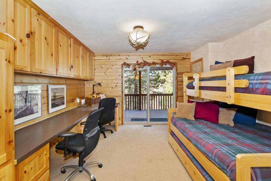 Photo of Livingroom in Castle Glen Estates