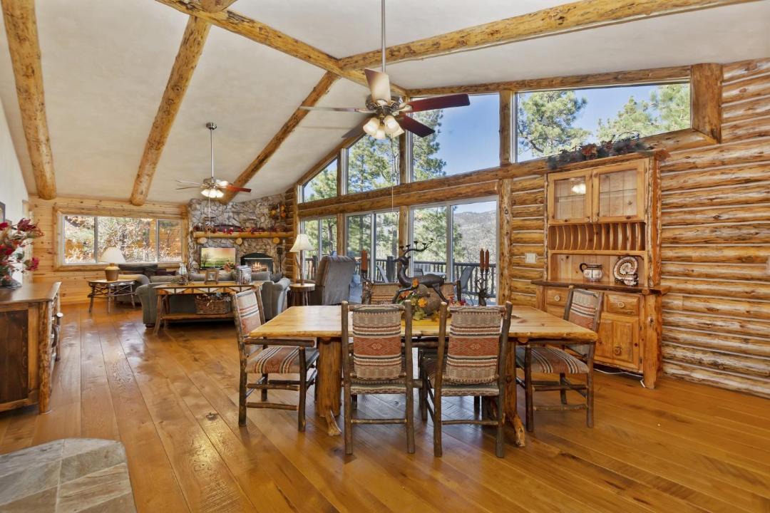 Photo of Livingroom in Castle Glen Estates