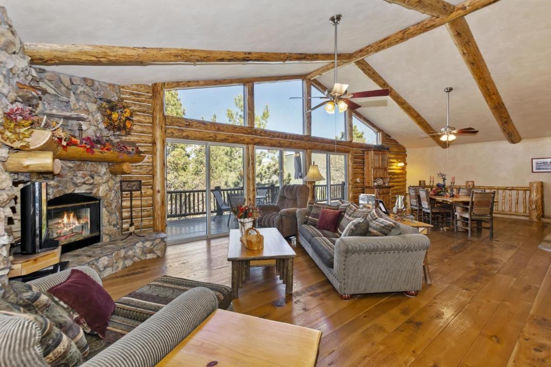 Photo of Livingroom in Castle Glen Estates
