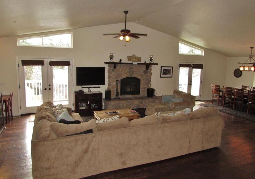 Photo of Livingroom in Whispering Forest