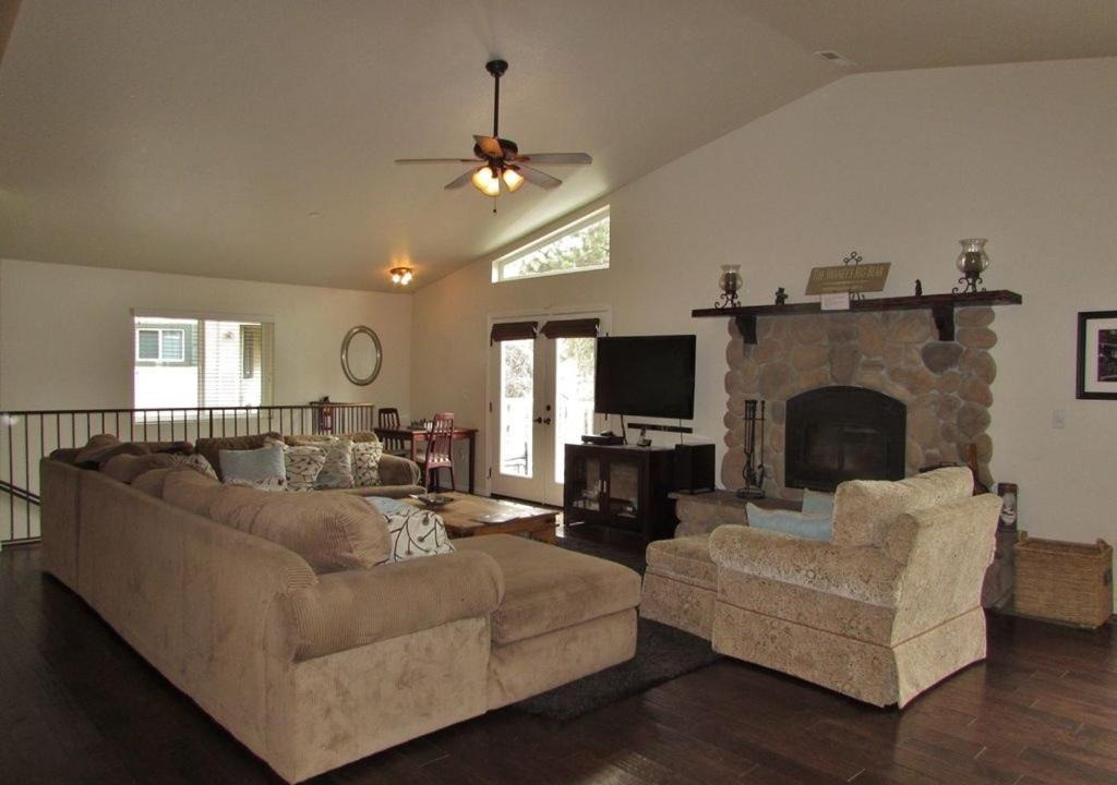 Photo of Livingroom in Whispering Forest