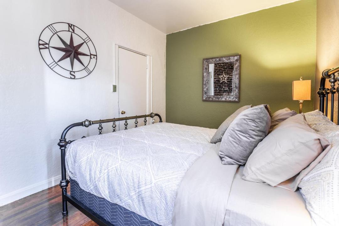 Photo of Bedroom in Larchmont