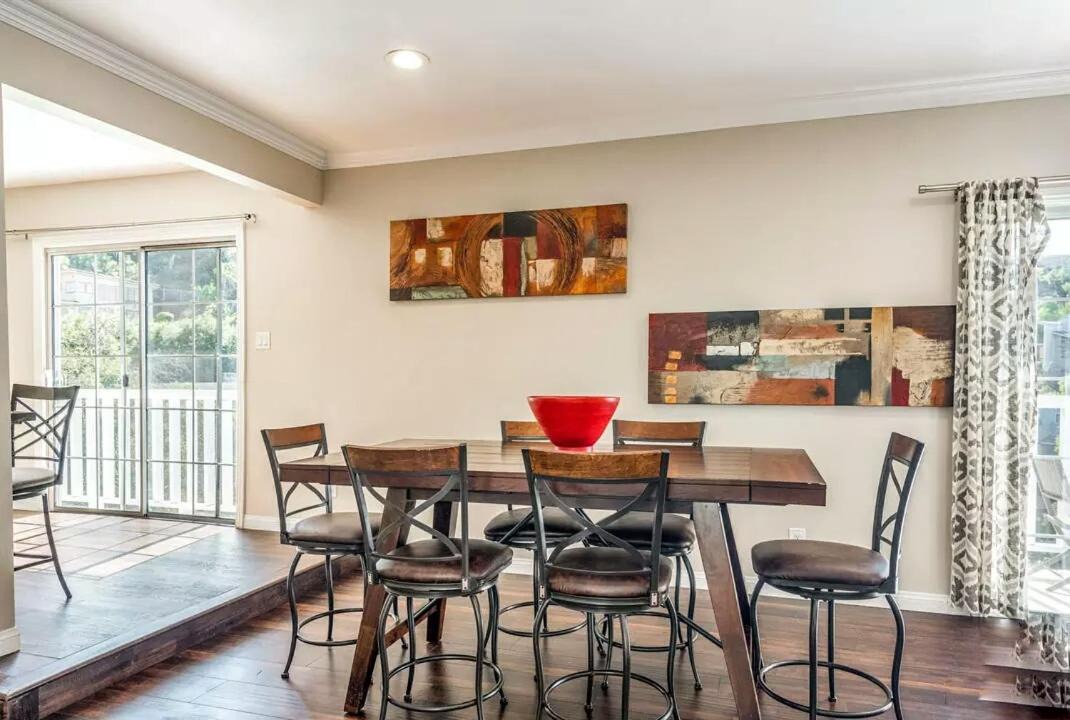 Photo of Livingroom in Studio City