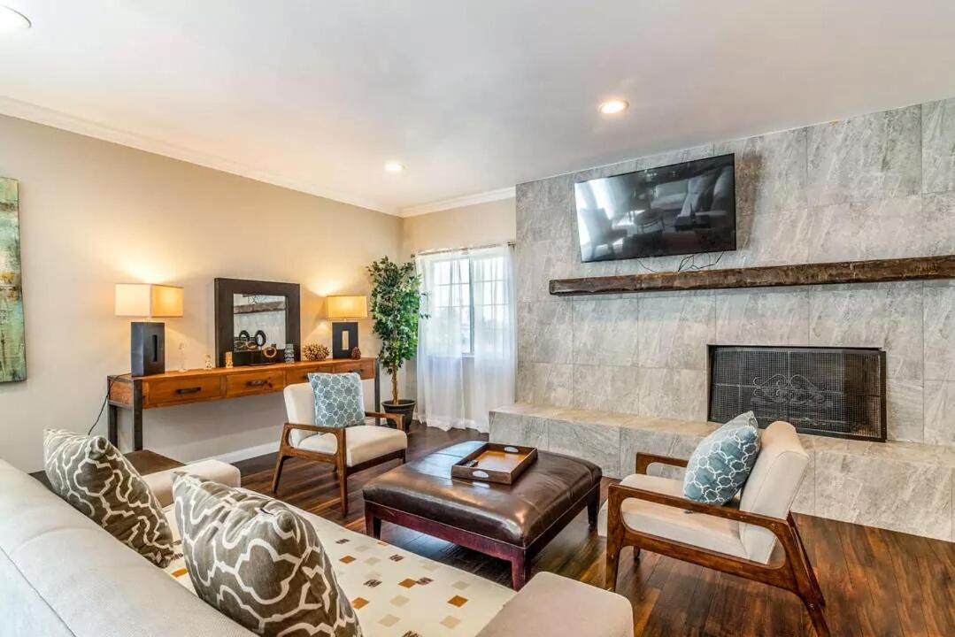 Photo of Livingroom in Studio City