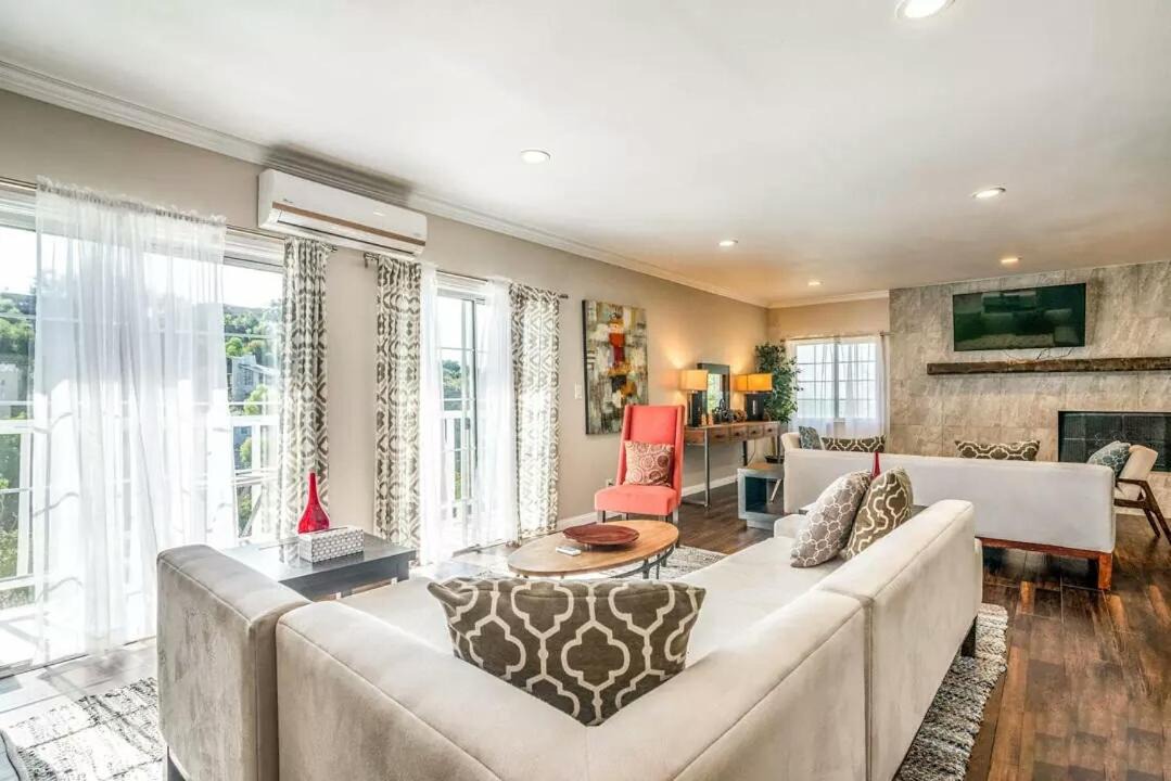 Photo of Livingroom in Studio City