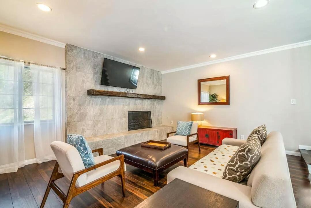 Photo of Livingroom in Studio City