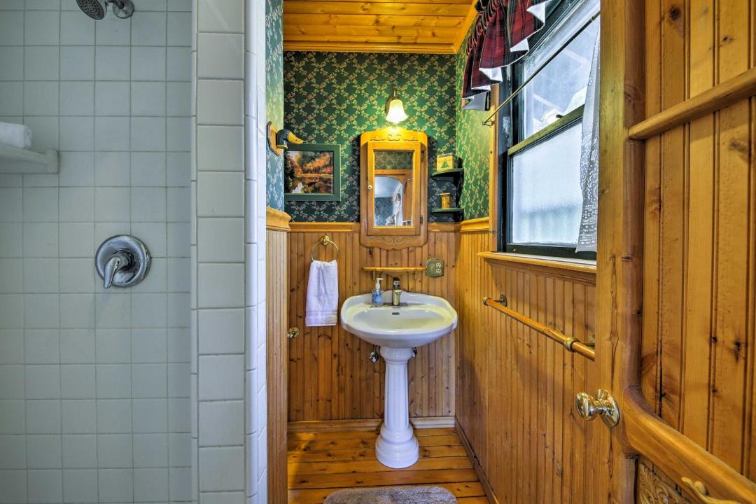 Photo of Bathroom in Fawnskin