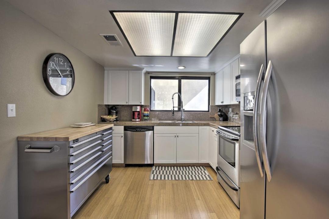 Photo of Kitchen in Canyon Corridor