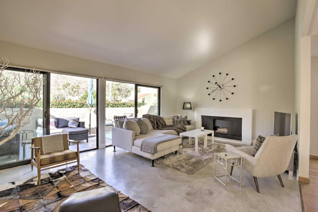 Photo of Livingroom in Canyon Corridor