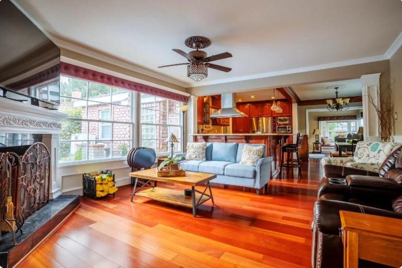 Photo of Livingroom in Bixby Knolls