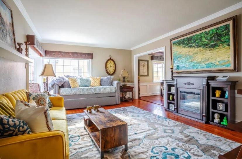 Photo of Livingroom in Bixby Knolls