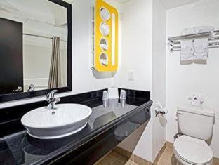 Photo of Bathroom in Harbor