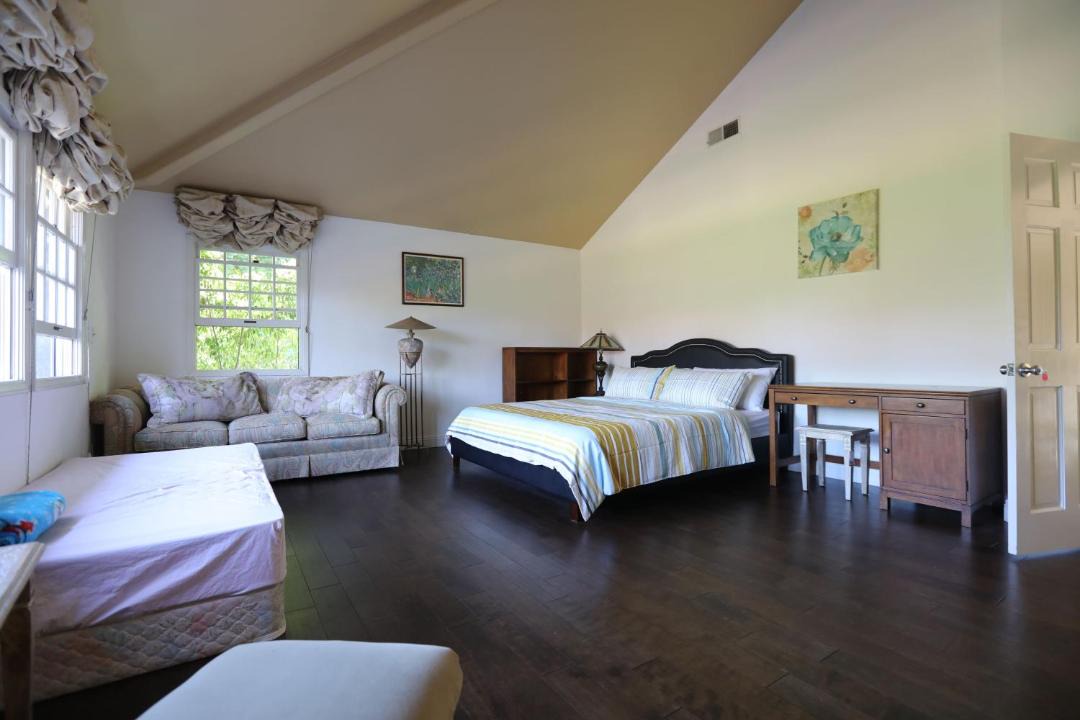Photo of Livingroom in East Pasadena