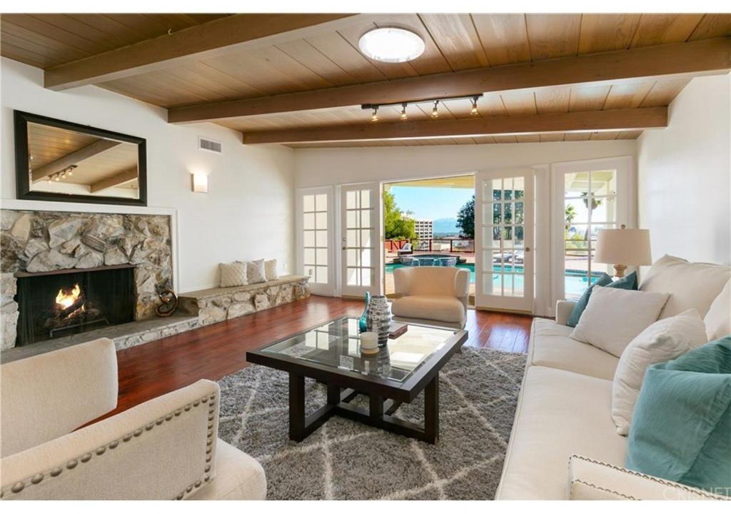 Photo of Livingroom in Encino