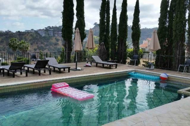 Photo of Others in Hollywood Hills West