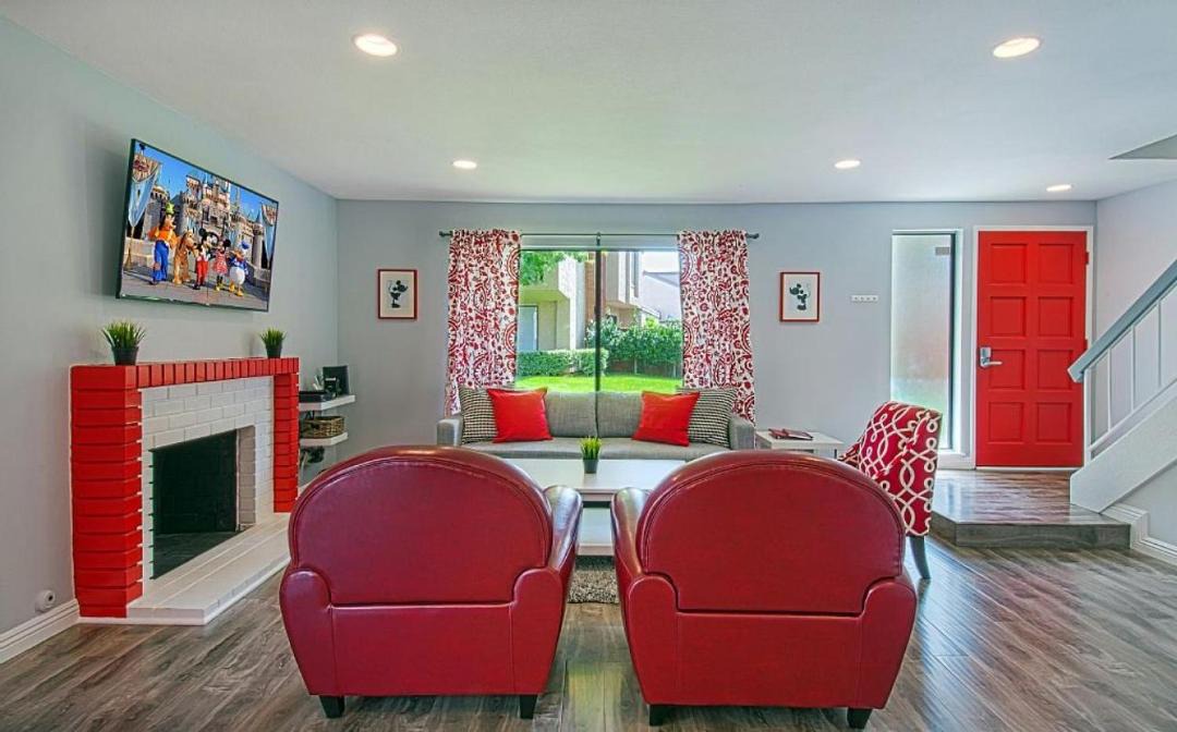 Photo of Livingroom in Anaheim Resort