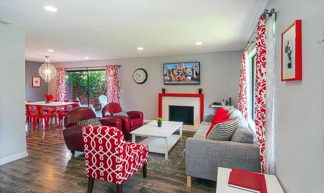 Photo of Livingroom in Anaheim Resort