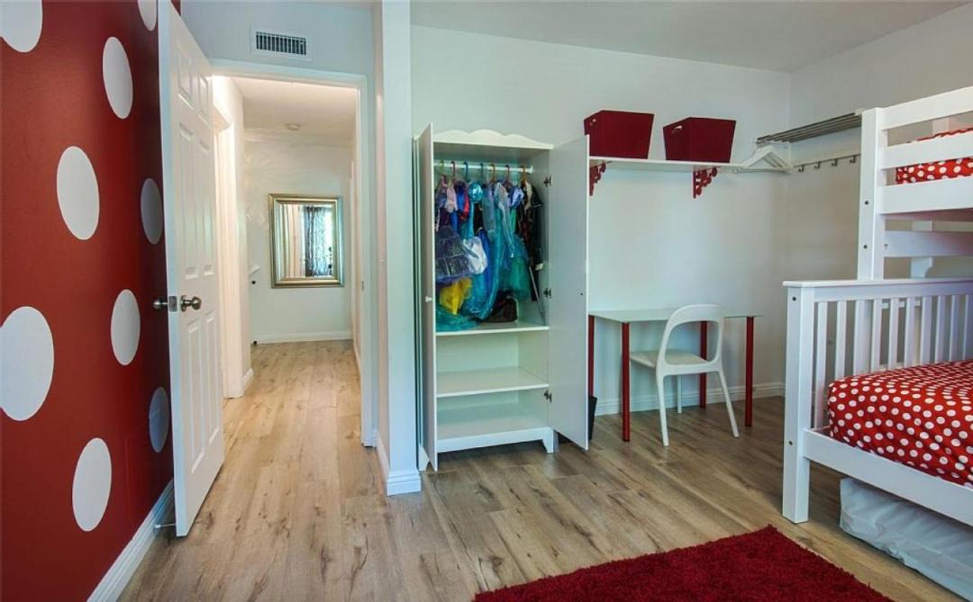 Photo of Livingroom in Anaheim Resort
