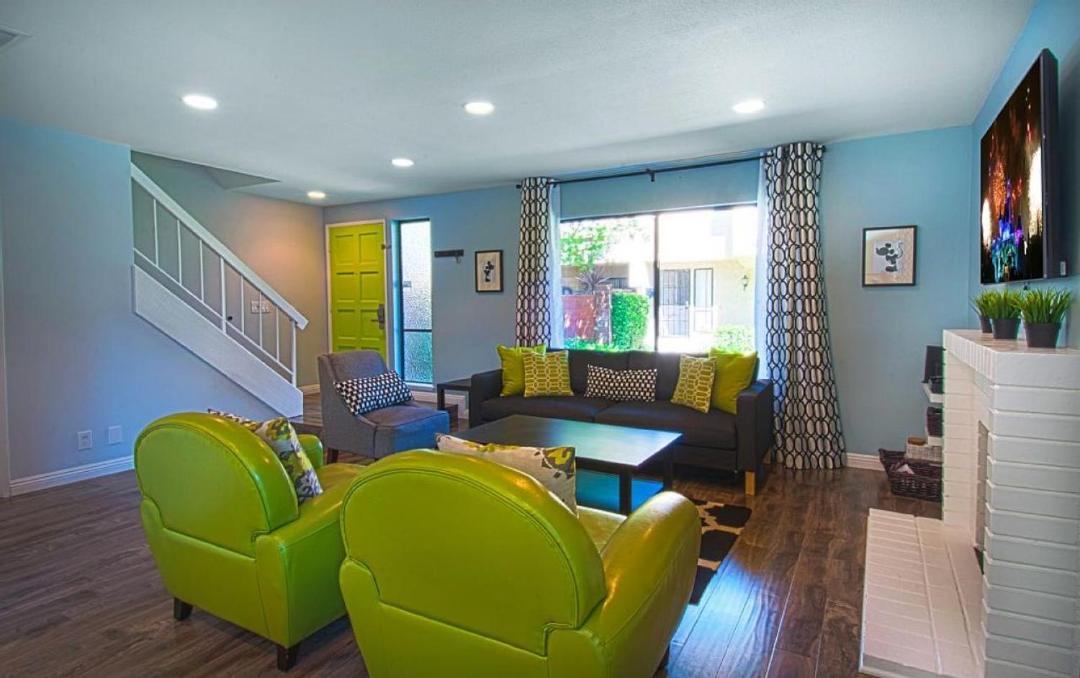 Photo of Livingroom in Anaheim Resort