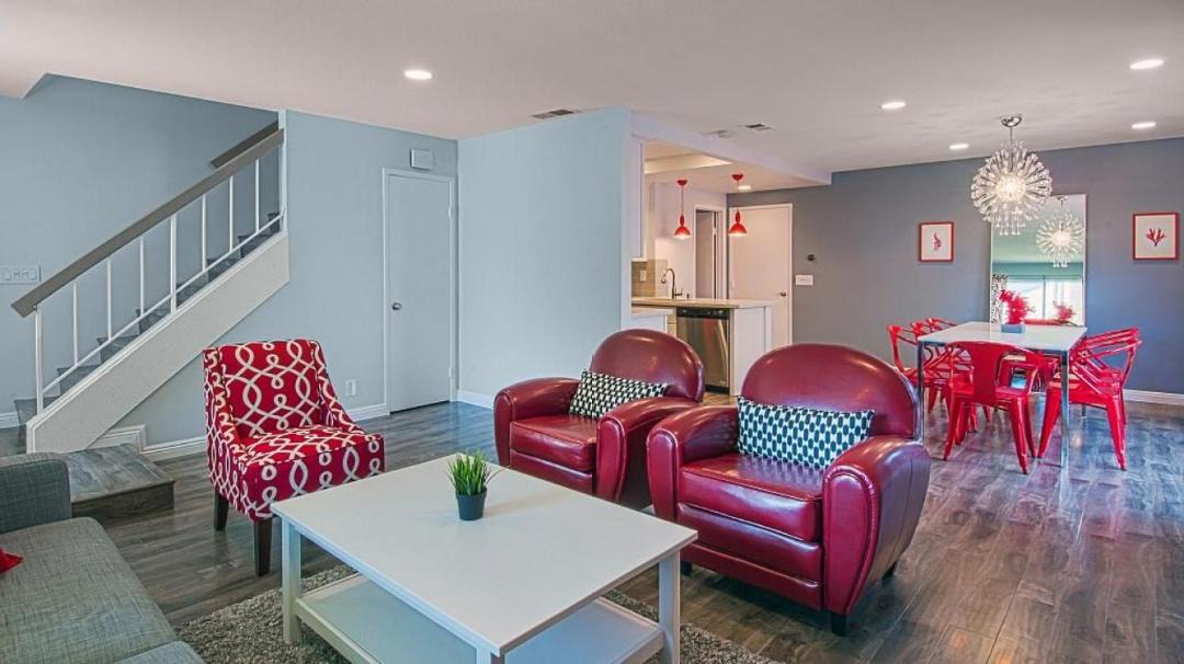 Photo of Livingroom in Anaheim Resort