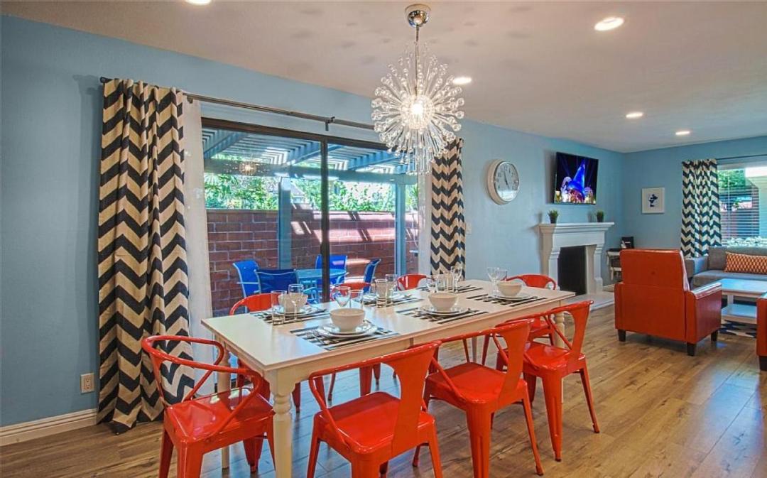 Photo of Livingroom in Anaheim Resort