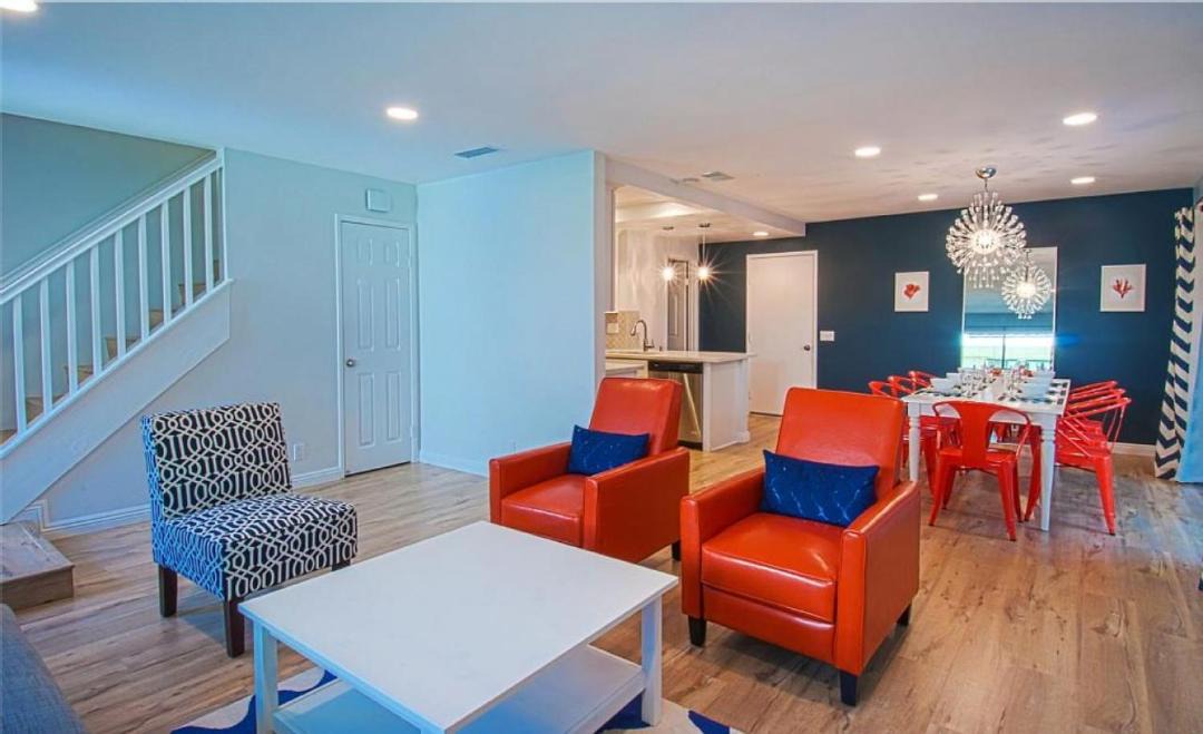 Photo of Livingroom in Anaheim Resort