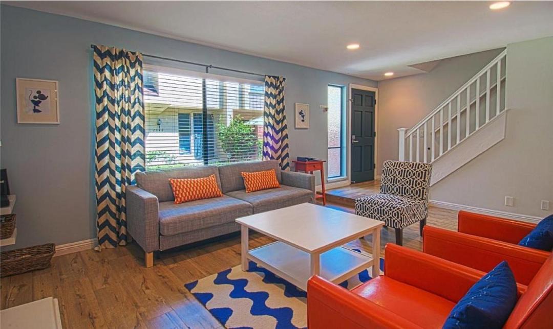 Photo of Livingroom in Anaheim Resort