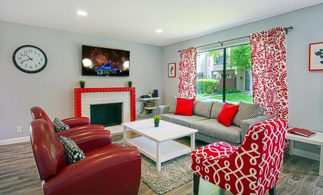 Photo of Livingroom in Anaheim Resort