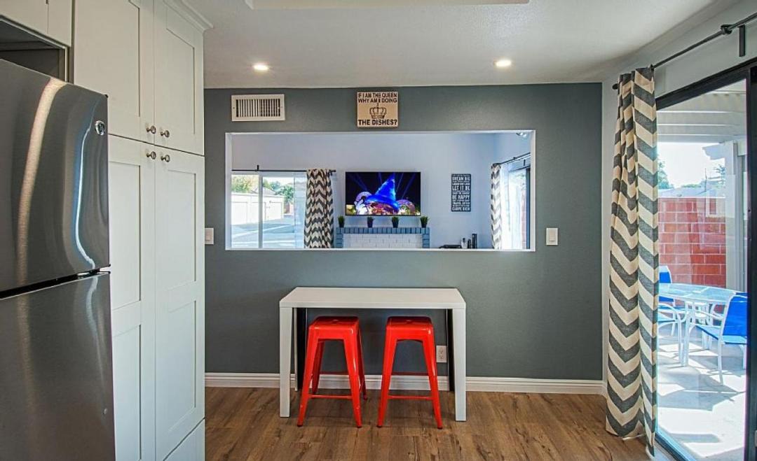 Photo of Livingroom in Anaheim Resort