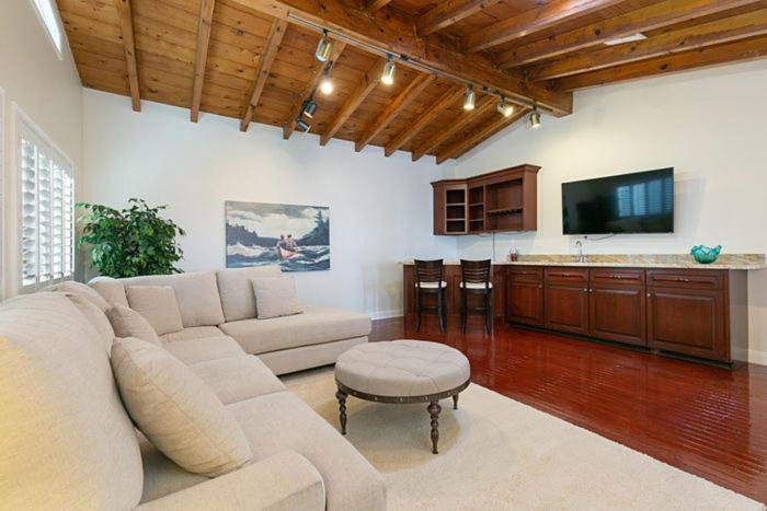 Photo of Livingroom in Encino