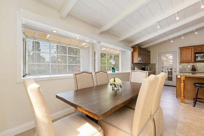 Photo of Livingroom in Encino