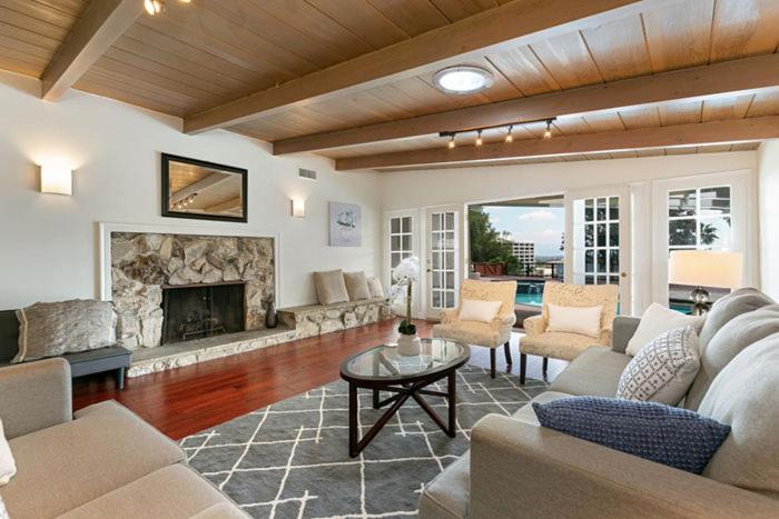 Photo of Livingroom in Encino