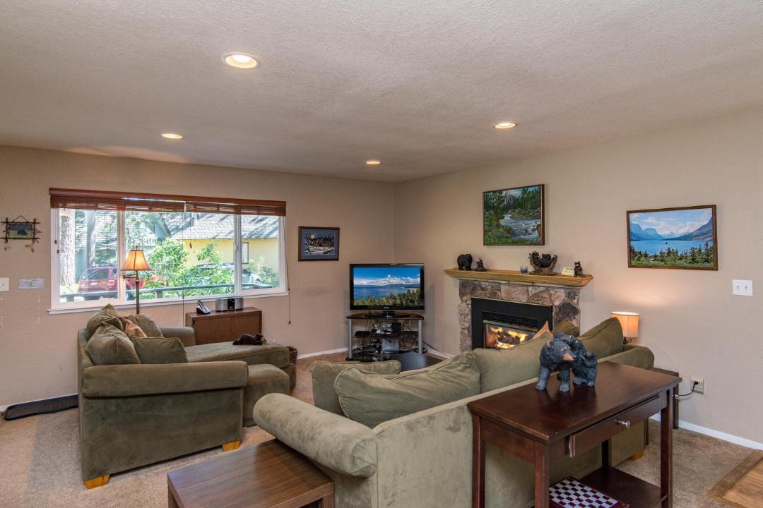 Photo of Livingroom in Tahoe Island