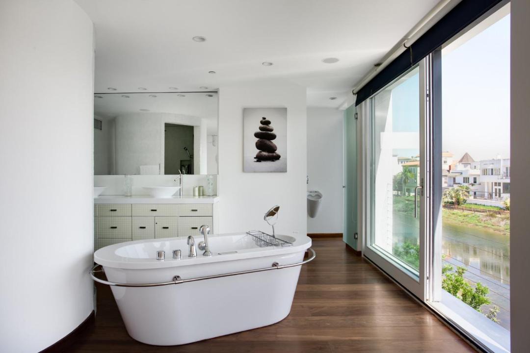 Photo of Bathroom in Marina Peninsula