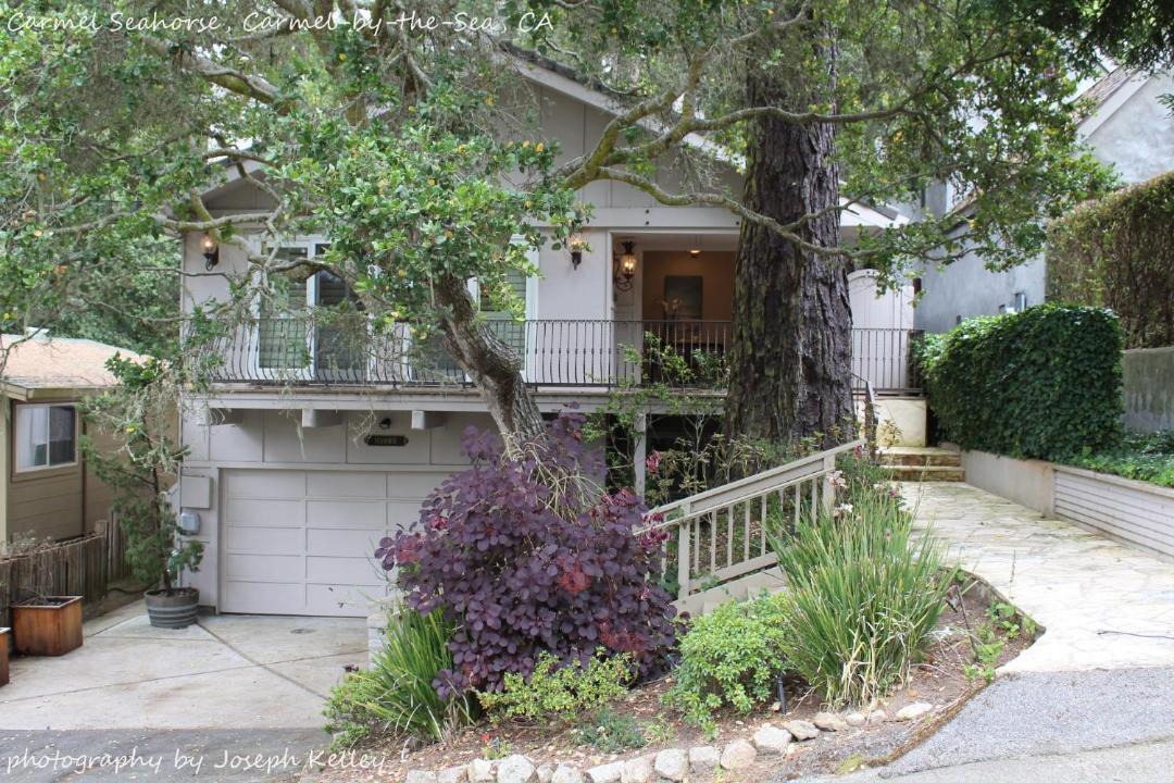 Photo of Buildings in Northwest Carmel