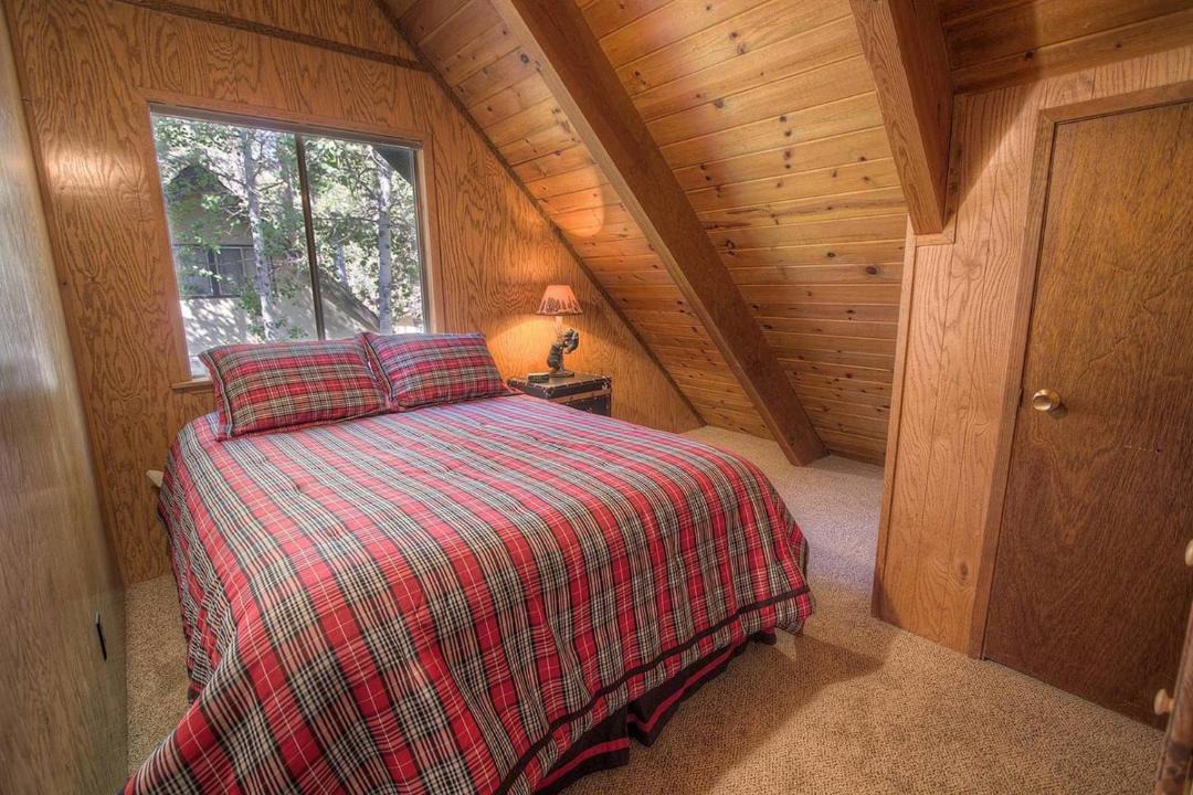 Photo of Bedroom in Tahoe Island