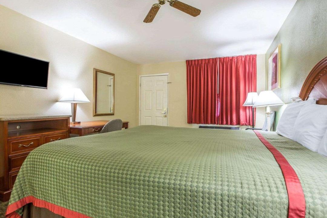 Photo of Bedroom in Delano