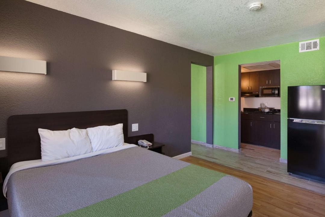 Photo of Bedroom in Barstow