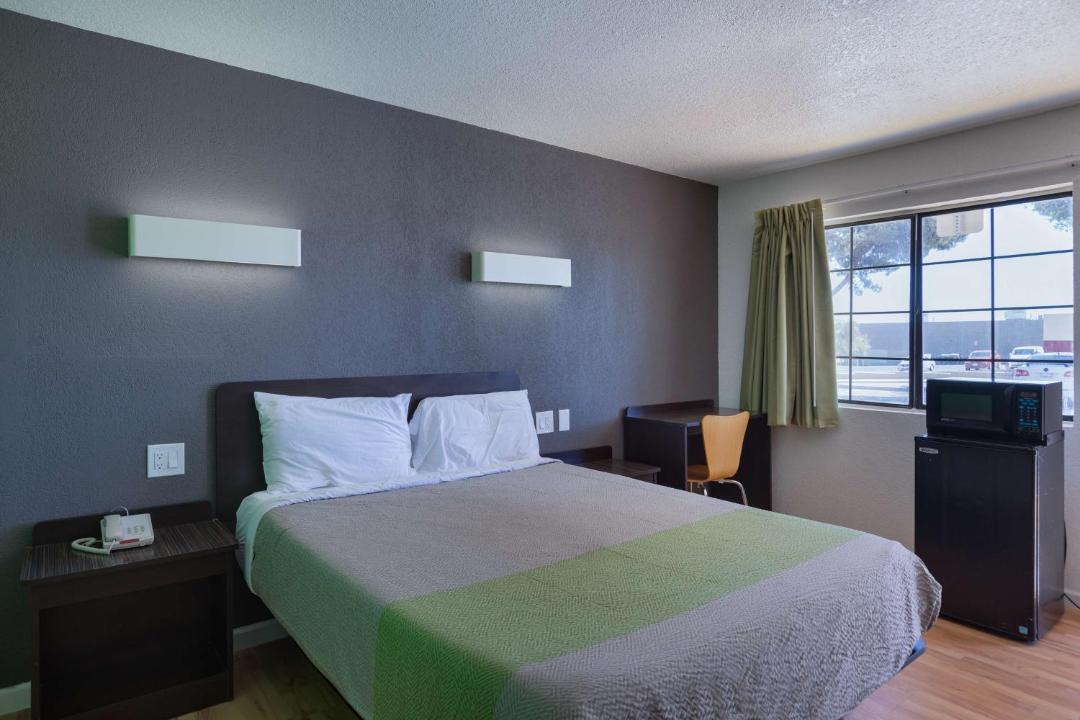 Photo of Bedroom in Barstow