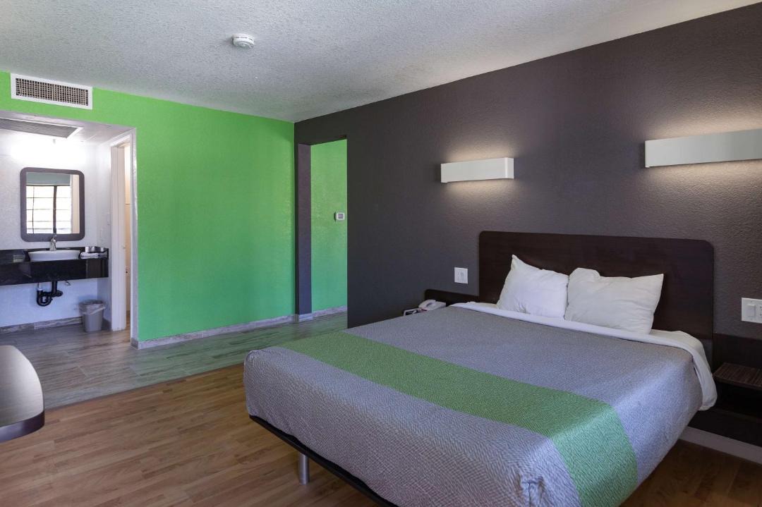 Photo of Bedroom in Barstow