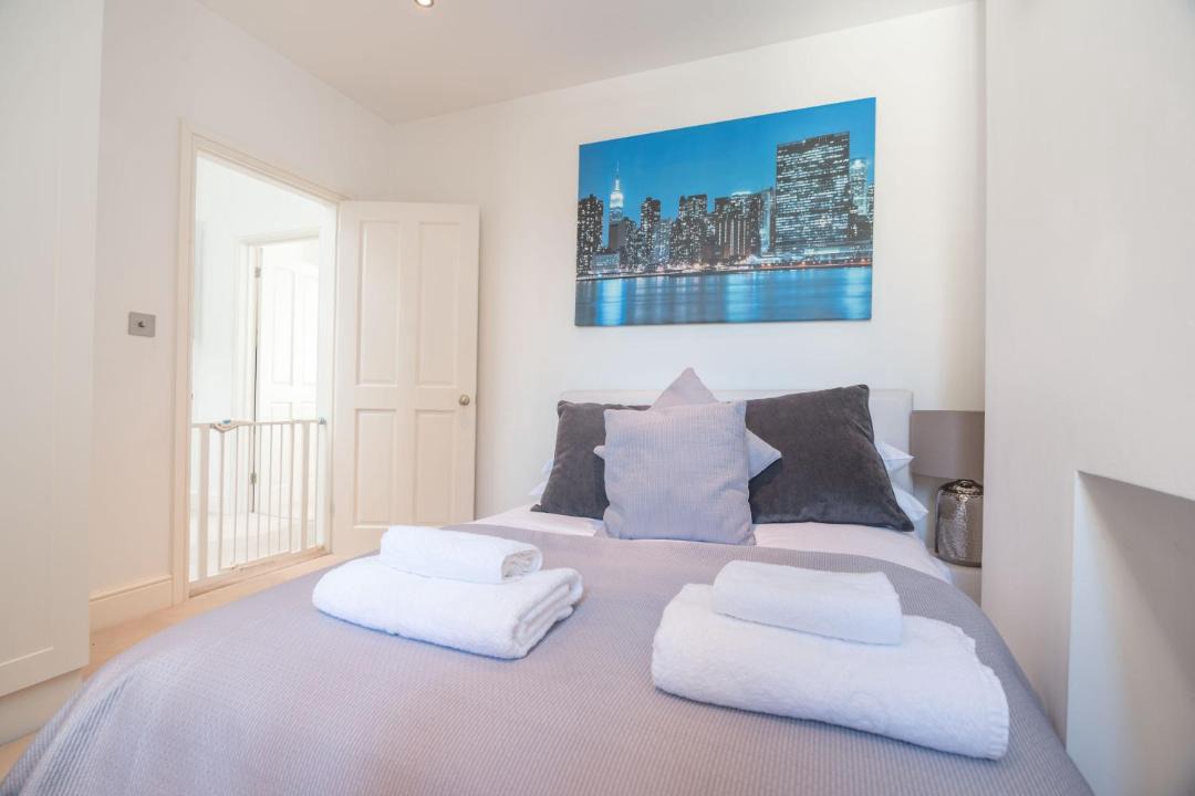 Photo of Bedroom in Barnes