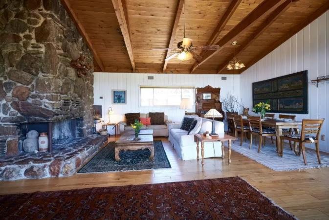 Photo of Livingroom in Pine Cove