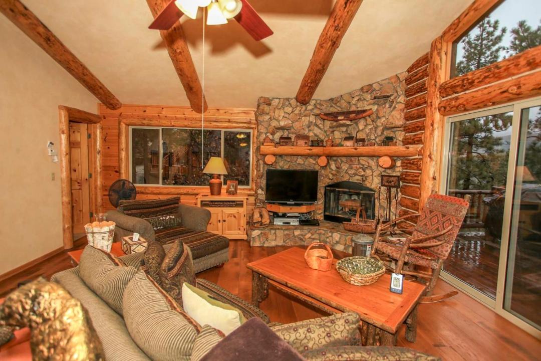 Photo of Livingroom in Castle Glen Estates