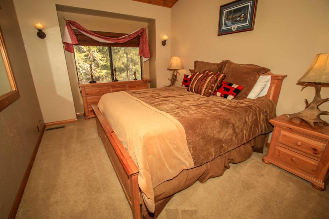 Photo of Bedroom in Evergreen Estates