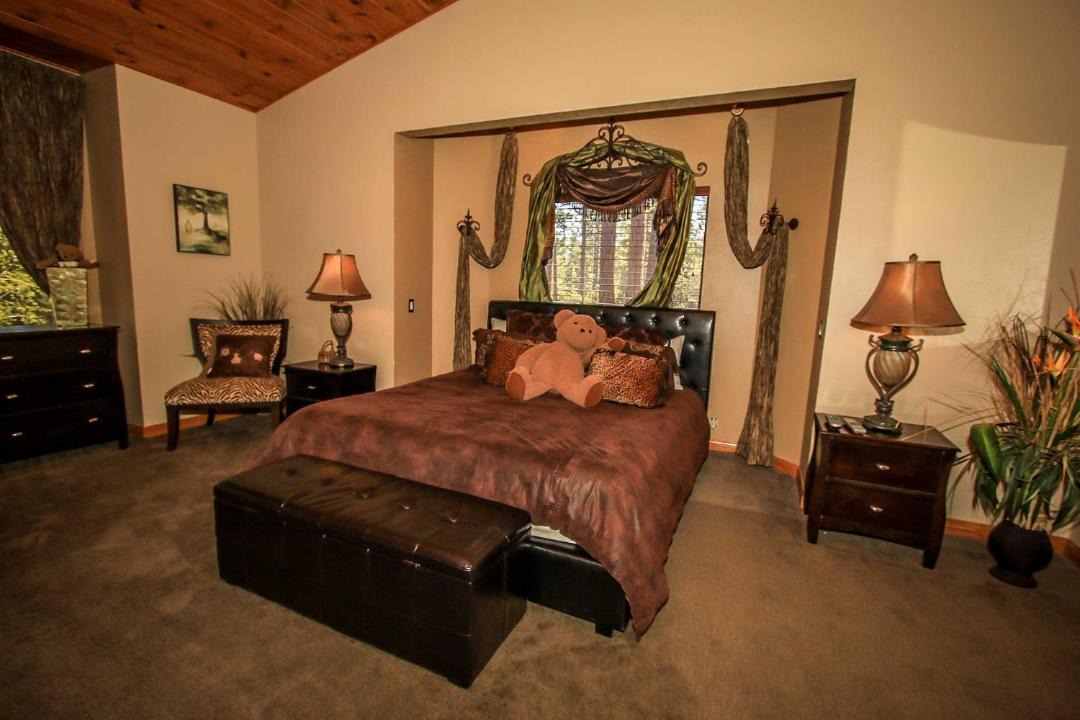 Photo of Bedroom in Evergreen Estates