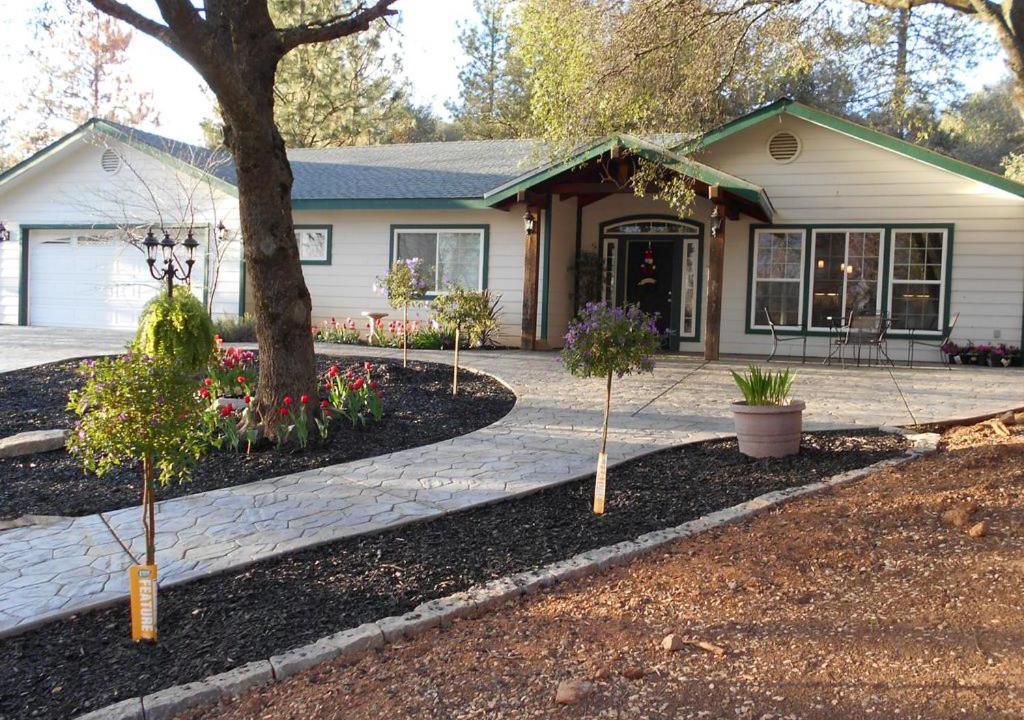 Photo of Buildings in Mariposa