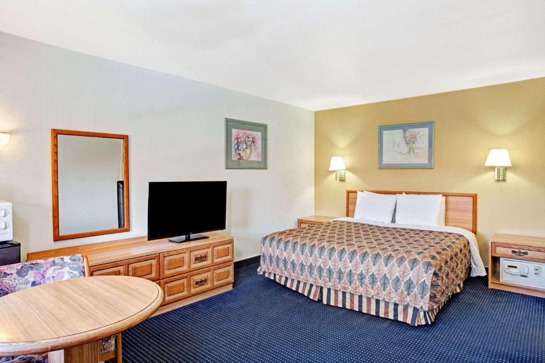 Photo of Bedroom in Banning