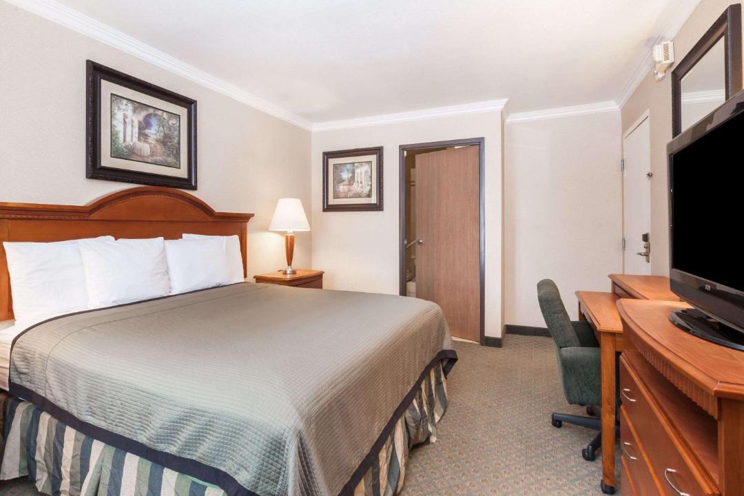 Photo of Bedroom in Sylmar